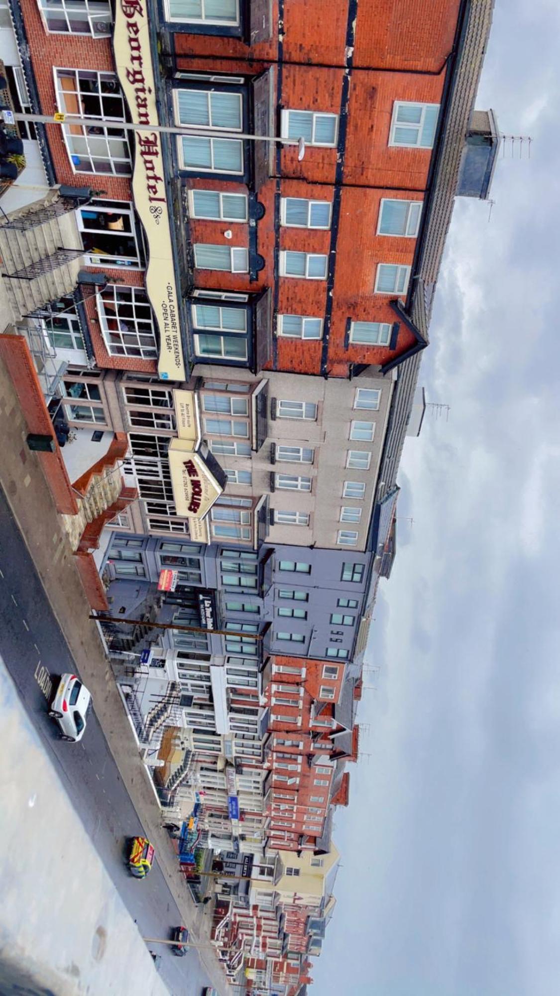 Fern - Road Hotel
