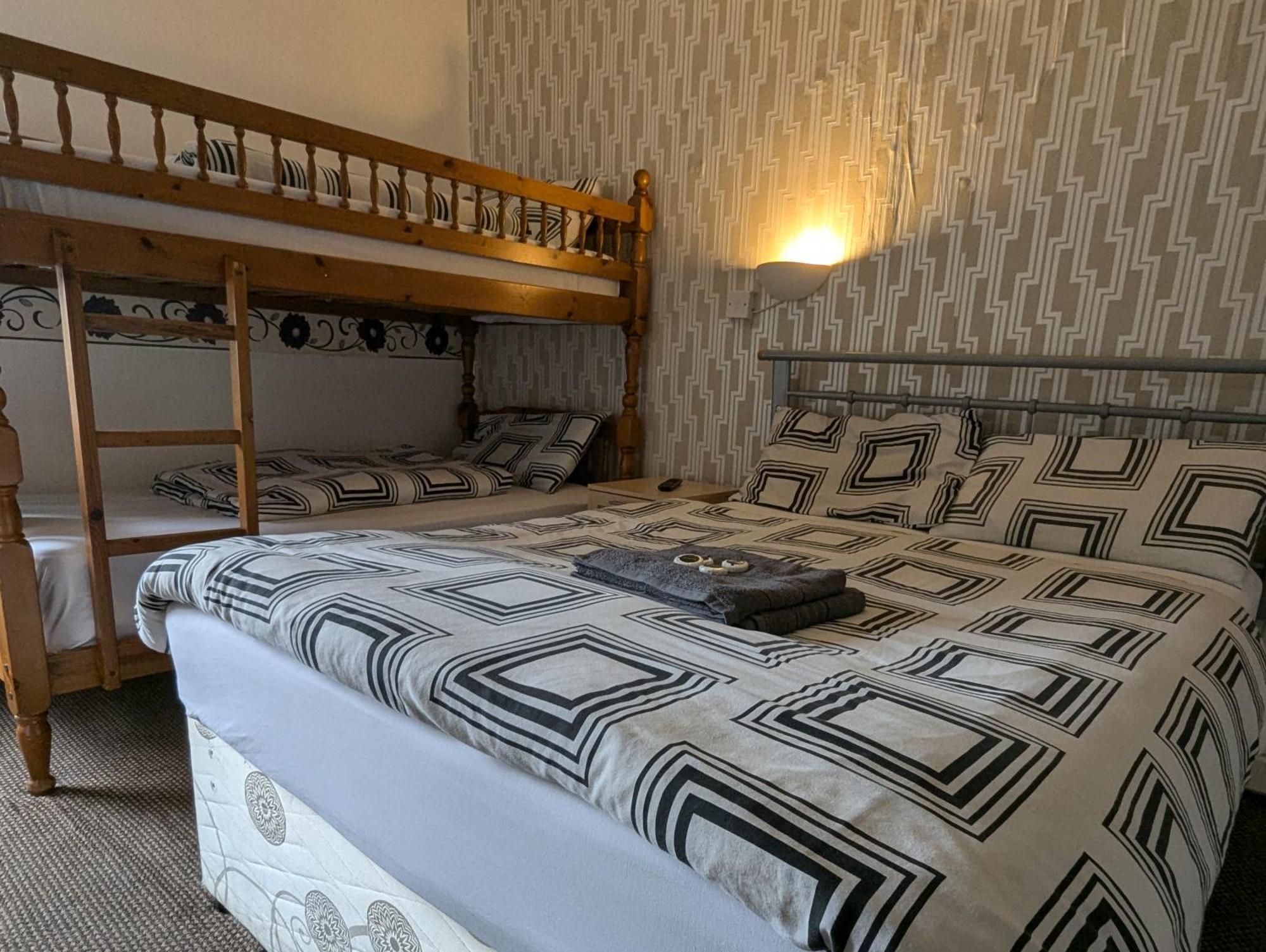 Fern - Road Hotel